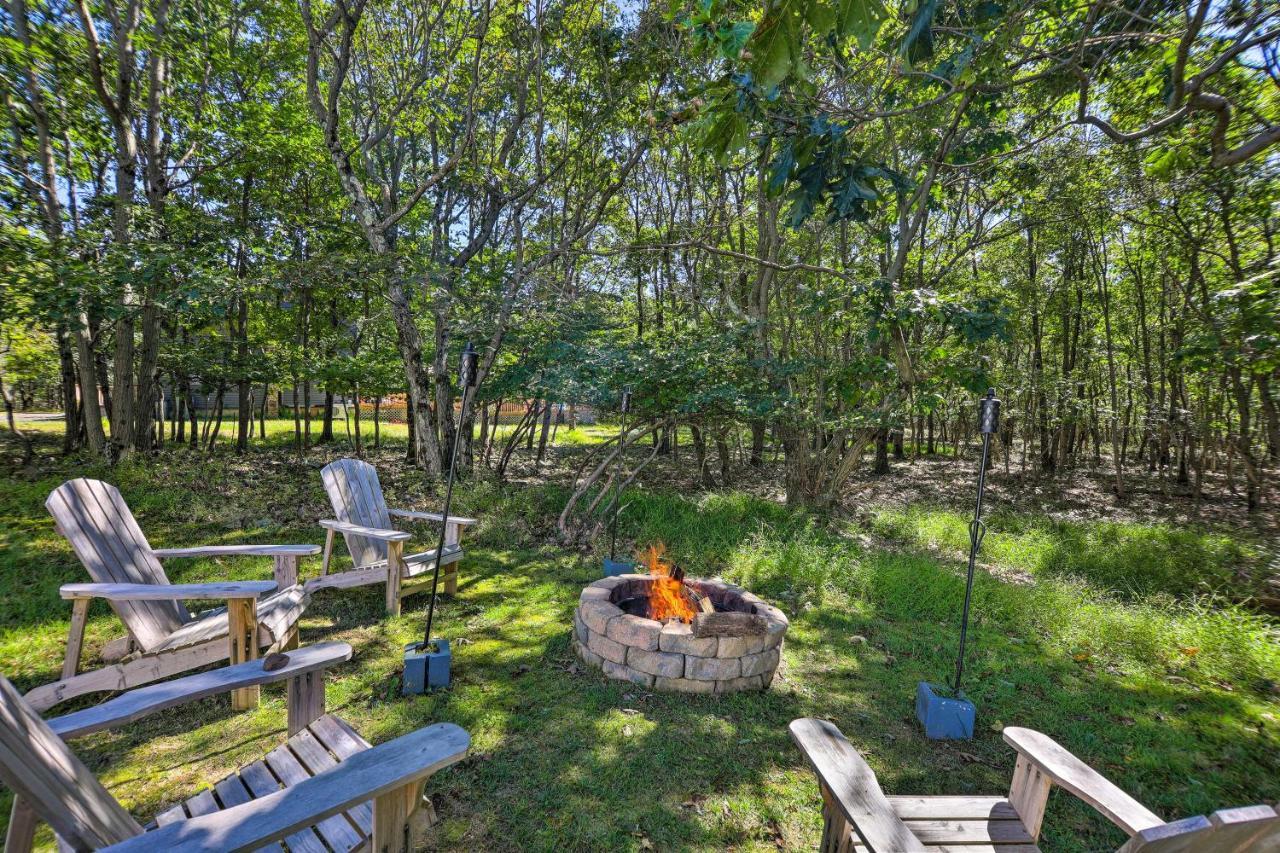 Sunny Poconos With Hot Tub And Fire Pit Holiday home