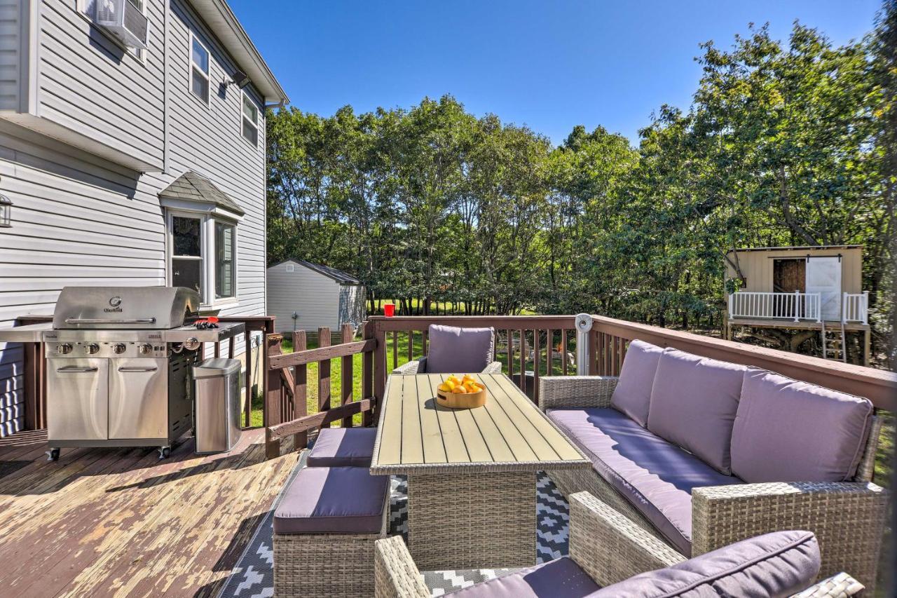 Sunny Poconos With Hot Tub And Fire Pit Albrightsville
