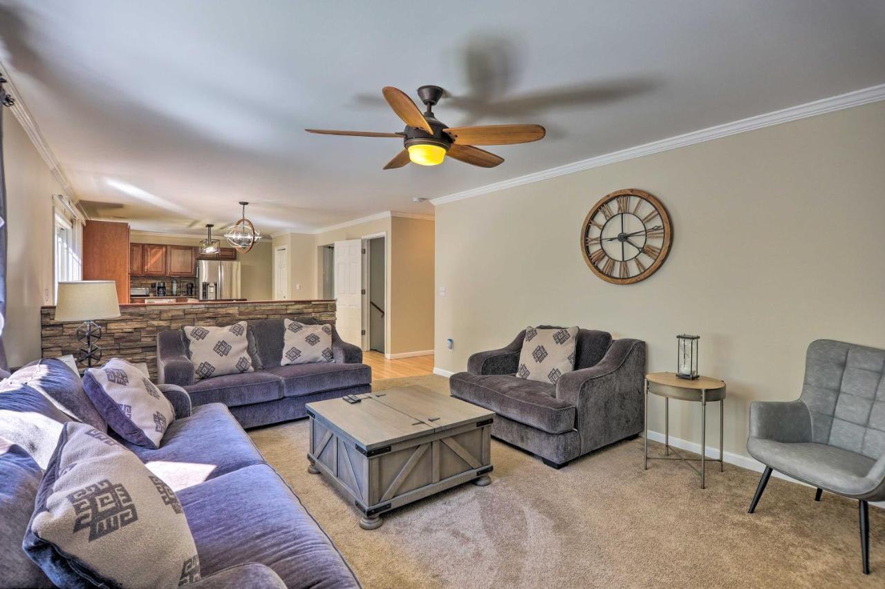 Holiday home Sunny Poconos With Hot Tub And Fire Pit *