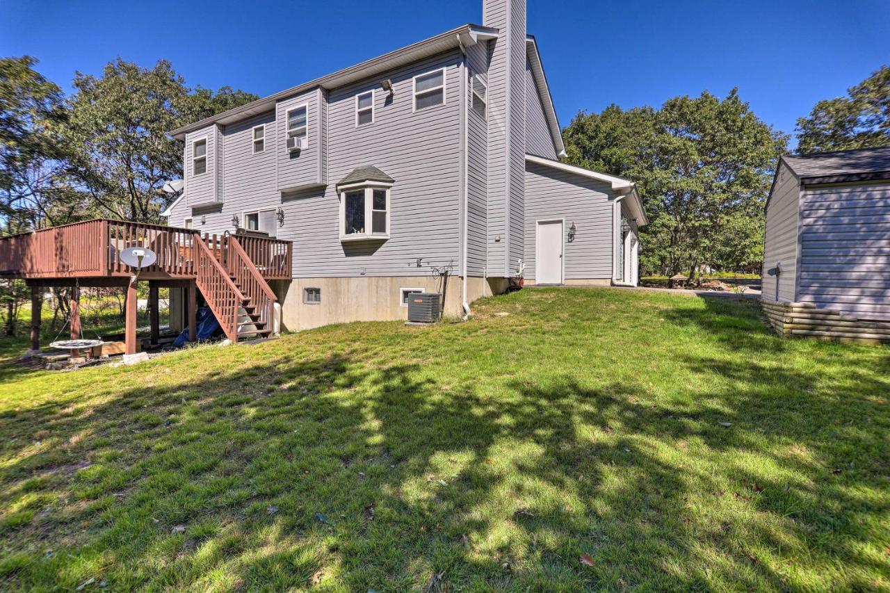 Holiday home Sunny Poconos With Hot Tub And Fire Pit *